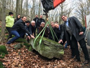 Region vyzvedl základní kámen k 5. bloku Jaderné elektrárny Dukovany. Věnuje ho vládě