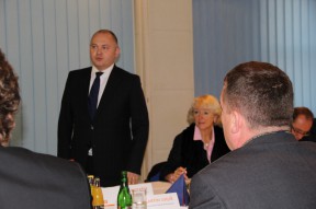 Jihomoravský hejtman Michal Hašek na jednání s poslanci v elektrárně.