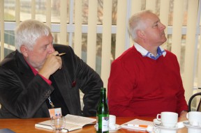 Předseda OBK Aleš John a člen OBK a zároveň starosta Rouchovan Vladimír Černý. 
